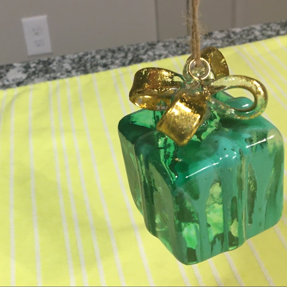Blown Glass Giftbox Ornament-Green
